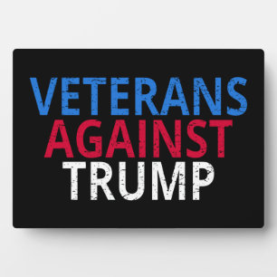 Placa Expositora AntiTrump - Veteranos contra Trump