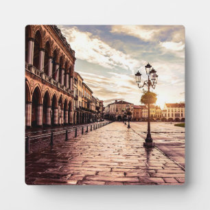 Placa Expositora Atardecer en la plaza de Padova en Italia