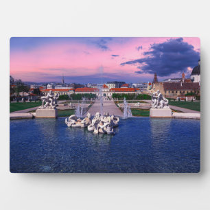 Placa Expositora Atardecer sobre una fuente en Viena