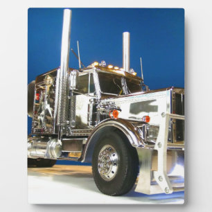 Placa Expositora AVENTURAS RC - Camión semi Hauler Chrome