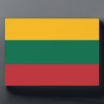 Placa Expositora Bandera de Lituania<br><div class="desc">Bandera de Lituania. La bandera lituana es una tribanda horizontal.</div>