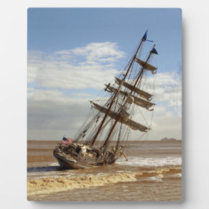 PLACA EXPOSITORA BARCO DE VELA EN LA PLAYA