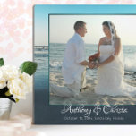Placa Expositora Beach Background Framed Wedding Photo Plaque<br><div class="desc">Standing photo frame plaque that is made to last. Blue ocean water and sky make up the background to frame a large photo of a couple on their wedding day. Names are added beneath the picture in elegant, swirling script. Another line of printed text can hold the date and location...</div>