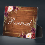 Placa Expositora Boda de Borgoña de Madera Rústica Reservado 5x7 Me<br><div class="desc">Placa de madera rústica acuarela Floral Borgoña Marsala Boda de marco dorado 5 x 7 mesa reservada</div>
