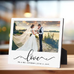 Placa Expositora Boda de escritura negra elegante de amor<br><div class="desc">Boda Love Elegant Black Calligraphy Script Photo Plaque</div>