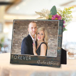 Placa Expositora Boda de guión de madera rústica para siempre elega<br><div class="desc">Siempre Elegante Plaque De Fotografía Rústica De Escritura De Madera Boda. Fondo de madera oscura. Un gran placer para la novia y el novio. Añade tu foto,  nombres y fecha de boda.</div>