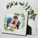 Placa Expositora Borde de vegetación Tabletop De Asal Integrado<br><div class="desc">La placa de tableta con un caballete integrado muestra tu foto favorita acentuada con hermosas hojas de acuarela en CUALQUIER FONDO DE COLOR y cualquier FRAMES de color que coincida con tu foto. CAMBIAR la fecha al año actual o puede eliminarla o agregar más información. Ideal como regalo o para...</div>