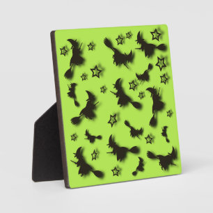 Placa Expositora Bruja voladora entre las estrellas en la noche de 