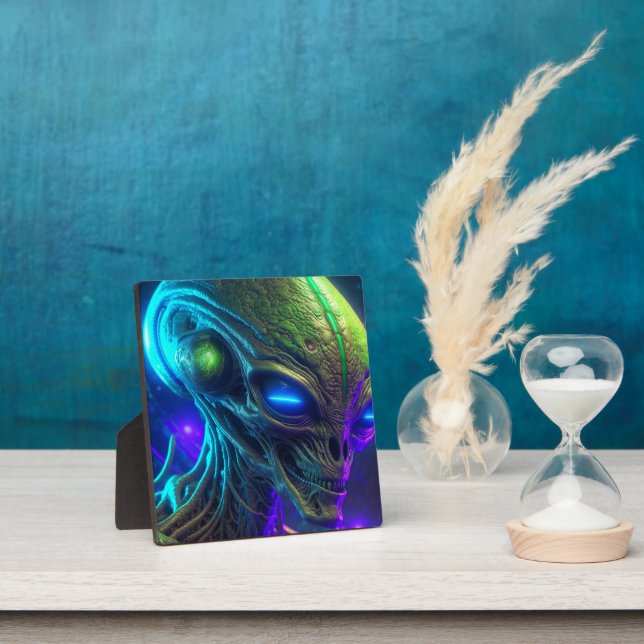 Placa Expositora Cabeza excéntrica con ojos azules brillantes (in situ)