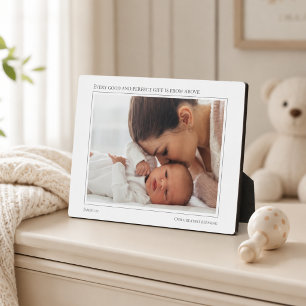 Placa Expositora Cada Buen Regalo Desde Arriba Foto de Mamá y Bebé