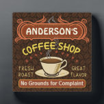 Placa Expositora Cafetería con Mug Crea tu Propia Personalización<br><div class="desc">Esta placa con motivos de café es perfecta para quien maneja su propia cafetería o tenga una temática de café en la decoración de su cocina. Hecho en marrón retro, naranja, beige y amarillo, este diseño inspirado en el espresso / capuchino presenta una taza en un platillo, dos banderas de...</div>