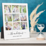 Placa Expositora Caligrafía de nombre de familia de nueve Collages<br><div class="desc">Plaque fotográfico con 9 fotos cuadradas dispuestas en una cuadrícula. También puede añadir el nombre de su familia en una elegante fuente caligráfica y el año establecido. Perfecto para regalos de boda, pasteles familiares, etc. Personalice esto reemplazando el texto del marcador de posición en la plantilla para agregar su información...</div>