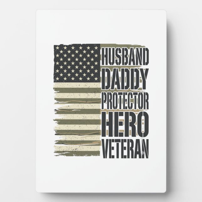 Placa Expositora Camiseta de bandera de héroe protector papá esposo (Frente)
