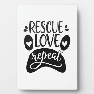 Placa Expositora Camiseta de Pata de Perro de Rescate Amor Repite