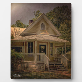 Placa Expositora Casa de madera con porche en un día soleado