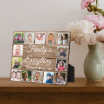 Placa Expositora Cita de familia de Collages de fotos Rustic Wood 1<br><div class="desc">Crea tu propia placa de collage de fotos con 14 de tus fotos favoritas en un fondo de textura de madera.Personaliza con el nombre de la familia y la fecha establecida. La cita "Familia es todo" agrega un toque único al regalo de la placa fotográfica.</div>