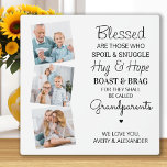 Placa Expositora Collage de fotos de los Abuelos Abuelos Bendecidos<br><div class="desc">Celebra a tus abuelos con una placa de collage de fotos personalizados. Esta placa única de los abuelos es el regalo perfecto, ya sea por cumpleaños, día de los abuelos o Navidades. Esperamos que su regalo de abuelo especial se convierta en un tesoro para los años venideros. ... Cita "...</div>