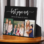 Placa Expositora Collage de fotos de los nietos del abuelo del mejo<br><div class="desc">Captura el amor entre papá y sus nietos con nuestro abuelo Collage de fotos Plaque. Esta placa personalizada presenta un reconfortante collage de fotos, que muestra hermosamente momentos apreciados compartidos entre papá y sus queridos nietos. Alrededor de las fotos está el entrañable título "Poppy", agregando un toque especial al diseño....</div>