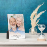 Placa Expositora Compartir Fotos de Café Croissants Desde Nombres d<br><div class="desc">Diversión Compartir Fotos de Café Croissants Desde Nombres del Año. Un diseño totalmente personalizable para un regalo de aniversario o cualquier ocasión para una pareja,  con una foto personalizada de la pareja feliz,  dicho humorístico,  sus nombres y el año en que se conocieron.</div>