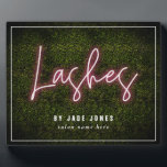 Placa Expositora Cosmetólogo profesional de Neon Lash Artist<br><div class="desc">Guión "Lashes" inspirado en un signo de neón rosa sobre un fondo inspirado en la madera de paja con texto blanco personalizado.</div>