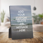 Placa Expositora Crear su propia cotización<br><div class="desc">Crea tu propia placa de cita personalizado. Personalice este imán con la moderna tipografía minimalista y el paisaje de las olas oceánicas.</div>