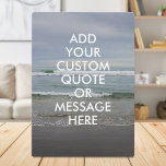 Placa Expositora Crear su propia cotización<br><div class="desc">Crea tu propia placa de cita personalizado. Personalice este imán con la moderna tipografía minimalista y el paisaje de las olas oceánicas.</div>