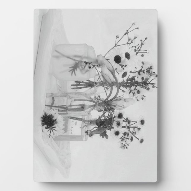 Placa Expositora Cuatro Botellas Y Flores Blancas (Frente)