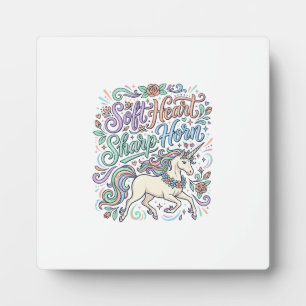 Placa Expositora Cuerno Agudo Corazón Suave Unicornio Fondo Blanco