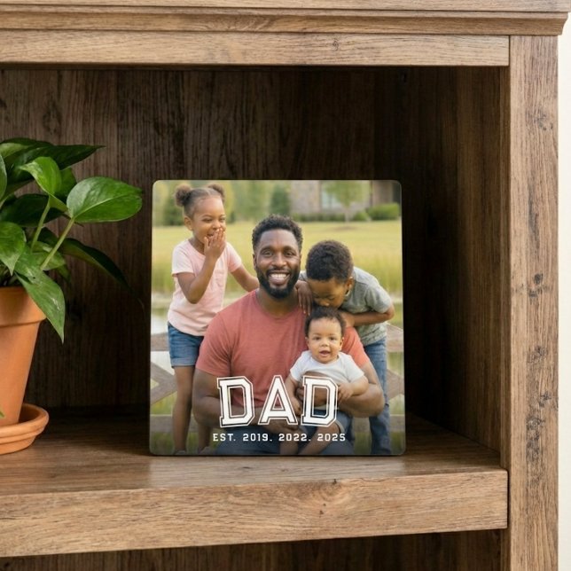Placa Expositora Custom Dad Established Modern Bold White Photo (Subido por el creador)