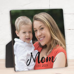 Placa Expositora Custom Mom Established Modern Script Photo<br><div class="desc">White Mom Established Modern Script Photo Design. Replace the photo with your own of your kids and change the years to the years you became a mom.</div>