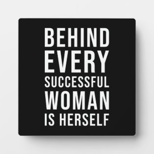 Placa Expositora Detrás De Cada Mujer Exitosa Está La Mujer