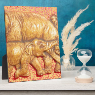 Placa Expositora El corazón de la manada: Retrato familiar de elefa