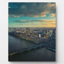 El paisaje urbano de Londres con puesta de sol