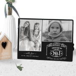 Placa Expositora El papá más grande del mundo, foto del Día del Pad<br><div class="desc">Sorpresa papá con este hermoso regalo de placa fotográfica perfecto para mostrar en su oficina con orgullo y amor! Plaque con la frase "el padre más grande del mundo, edición limitada, todo el tiempo no. 1 papá" con dos plantillas de fotos para tus fotos y dos secciones de texto para...</div>