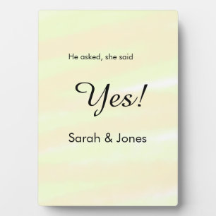 Placa Expositora Él preguntó, ella dijo que sí compromiso amarillo 