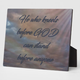 Placa Expositora El que se arrodilla ante DIOS