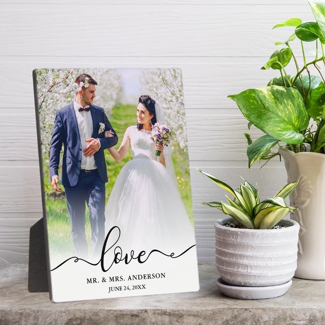Placa Expositora Elegante Escritura Amor Sr. y Sra. Foto de Boda (Customize to change your personalized text size.)