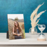 Placa Expositora Elegante guión "Graduado" foto Personalizado<br><div class="desc">Elegante diseño fotográfico personalizado de tipografía de escritura.</div>