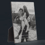 Placa Expositora Ellesmere Juntos Es Un Lugar Hermoso Bienvenidos<br><div class="desc">Agregue el toque final a su boda con esta señal de bienvenida de boda con foto personalizada. Personalice la señal de bienvenida con su propia foto. La señal cuenta con un diseño minimalista con un encabezado de caligrafía script. El encabezado script es una imagen que no se puede editar. Todo...</div>