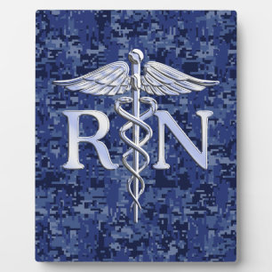 Placa Expositora Enfermera inscrita RN Silver Caduceus en Navy Camo