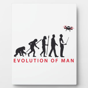 Placa Expositora evolución del hombre que controla el drone