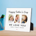 Placa Expositora Feliz Día del Padre Collage de fotos Personalizado<br><div class="desc">¡Crea un regalo elegante y memorable para papá este Día del Padre! Este cartel de decoración de tabletas personalizados muestra un collage de tres fotos familiares favoritas de los niños diseñadas como un diseño moderno y audaz de tipografía sans serif. Personalice el texto personalizado con los nombres de los niños...</div>