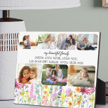 Placa Expositora Flor silvestre, mi bella familia, nombres iniciale<br><div class="desc">Muestra de fotos de flores silvestres de bonito personalizada con 7 de tus fotos favoritas y tu texto personalizado, como "mi bella familia" y los nombres de tus hijos, suegros y/o nietos. Las fotos se muestran en formas redondeadas de rectángulo y, si tiene algún problema con la colocación, intente recortar...</div>