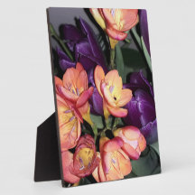 flores naranja y púrpura