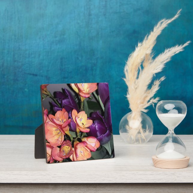 Placa Expositora flores naranja y púrpura (in situ)