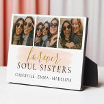 Placa Expositora Forever Soul Sisters Collage de fotos Friendft<br><div class="desc">Celebra tu vínculo inquebrantable con este elegante collage de fotos,  diseñado para las hermanas soul que han compartido risas,  amor y momentos inolvidables. Un aguijón sincero que captura tu amistad en una estética cálida y moderna.</div>