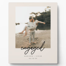 Foto «Comprometidos» con letra cursiva beige moder