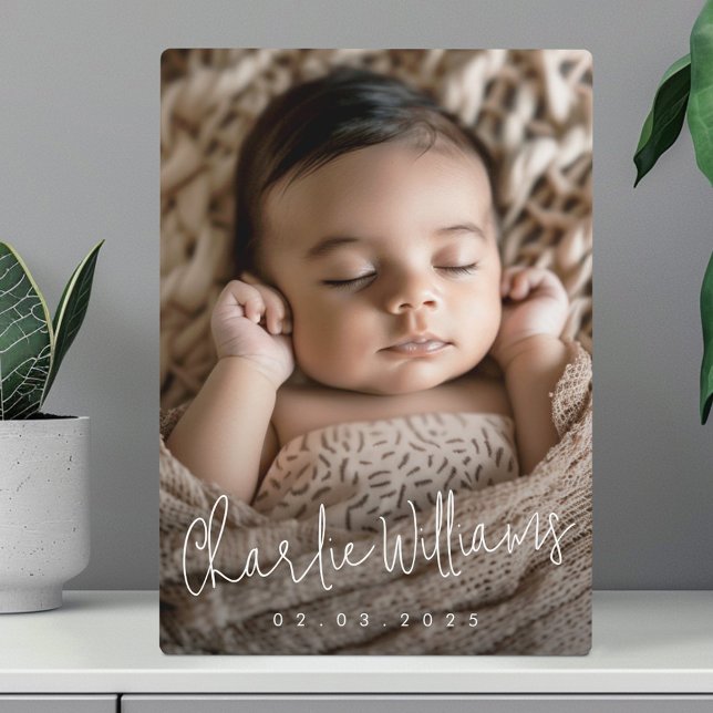 Placa Expositora Foto de fecha de nombre de recién nacido de guión  (Modern script new baby name date photo plaque)