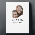 Placa Expositora Foto de pareja con nombre y fecha de boda simple<br><div class="desc">Diseño para amor de pareja</div>
