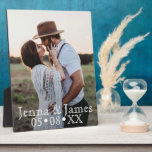 Placa Expositora Foto de personalizado: Aniversario único del Boda<br><div class="desc">Añade tu foto favorita al personalizar y personaliza esta elegante placa fotográfica. Un boda romántico y hermoso,  o un regalo de aniversario. Foto de Jessica Rockowitz de Unsplash,  ¡gracias!</div>
